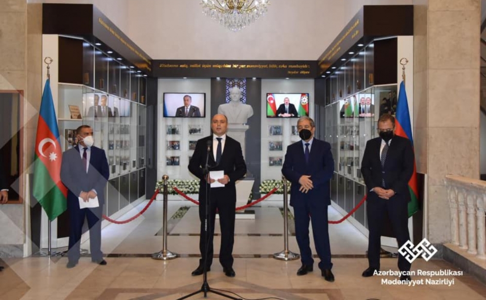 Milli Kitabxanada Heydər Əliyevə həsr olunan guşənin açılışı olub