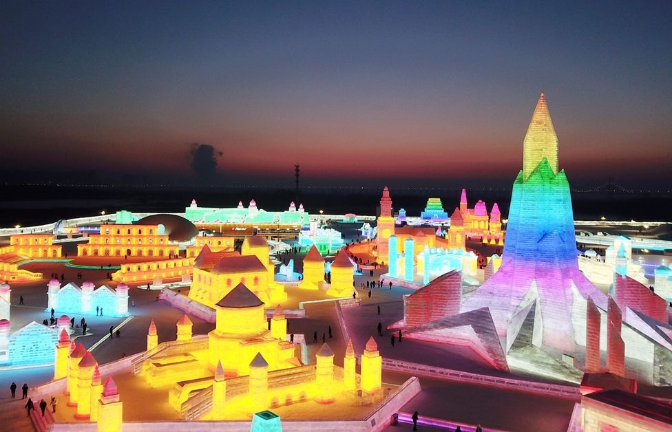 Çinin məşhur "Qar və buz festivalı"ndan fotolar