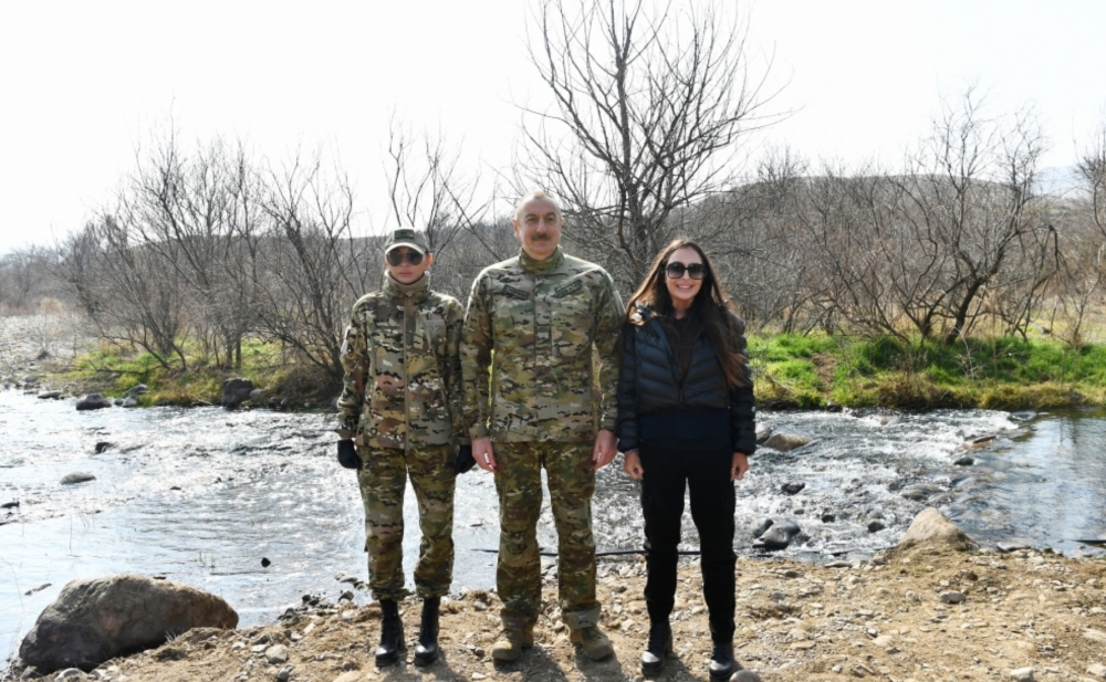 Prezidentlə ailəsinin dünənki səfərdən fotoları