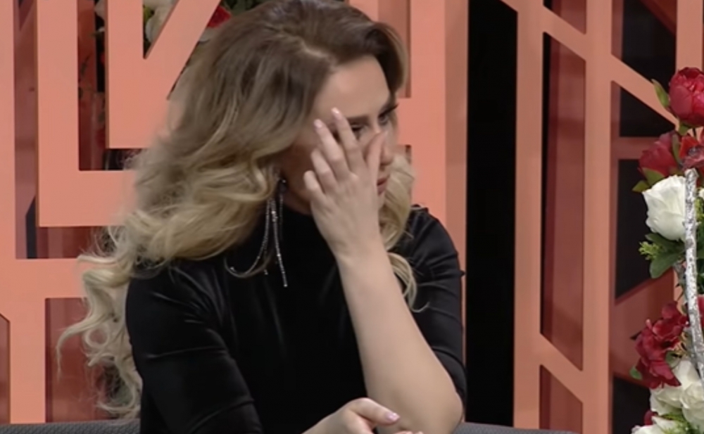 Roza Zərgərli efirdə ağladı - Video
