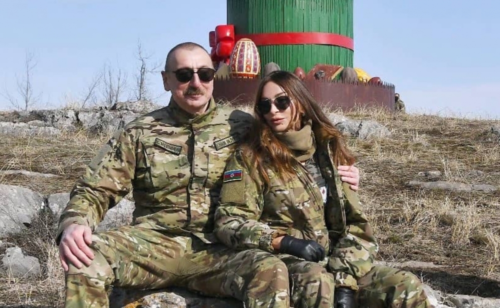 Prezidentlə ailəsinin Cıdır düzündən fotoları