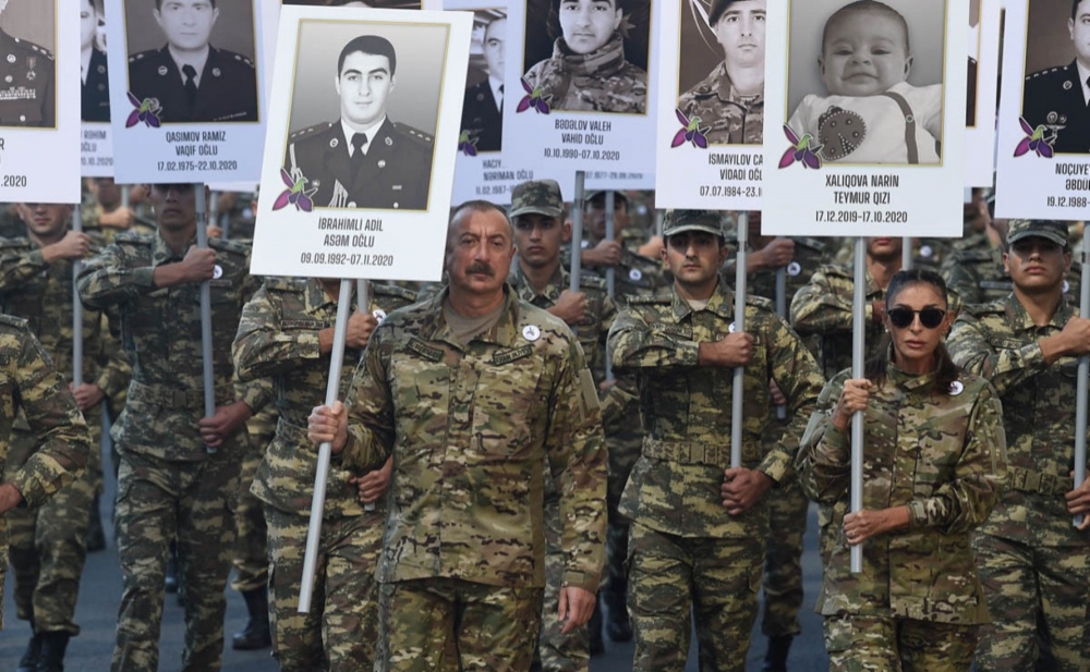 Prezidentlə xanımının iştirakı ilə yürüş keçirildi - Fotolar