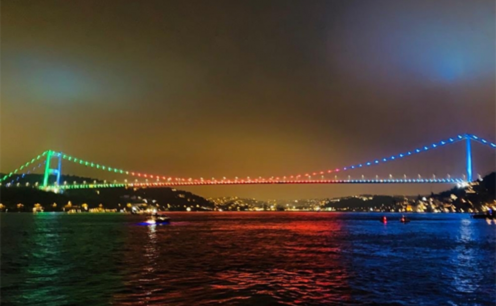 İstanbulun məşhur körpüsü dünən - Fotolar