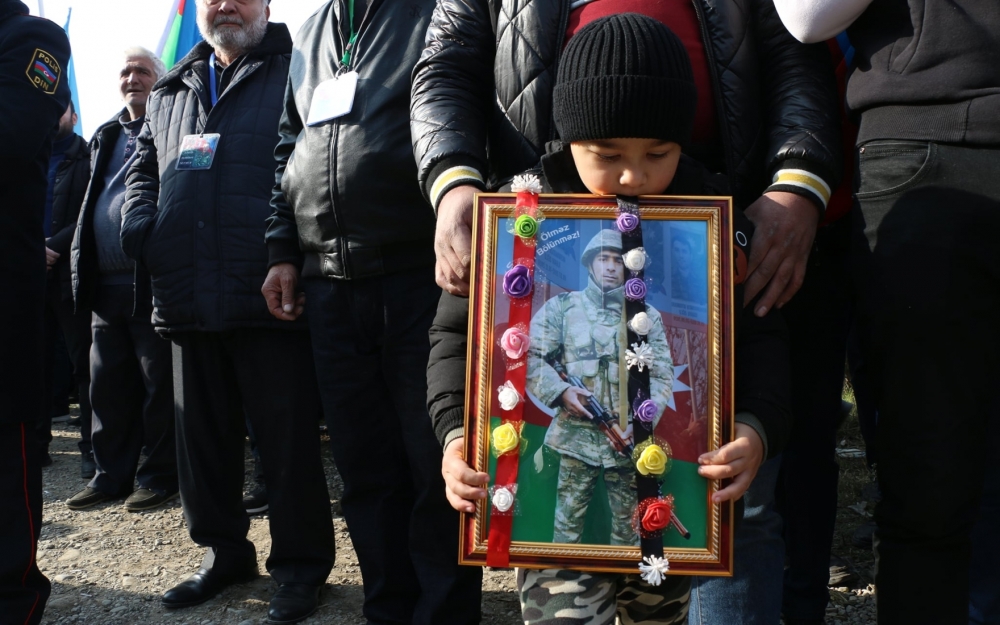 18 yaşlı şəhidimiz son mənzilə yola salındı - Fotolar