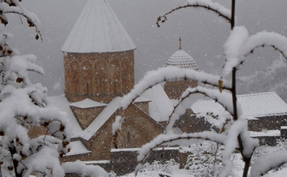 Reza Deqati Xudavəng monastırının fotolarını paylaşdı
