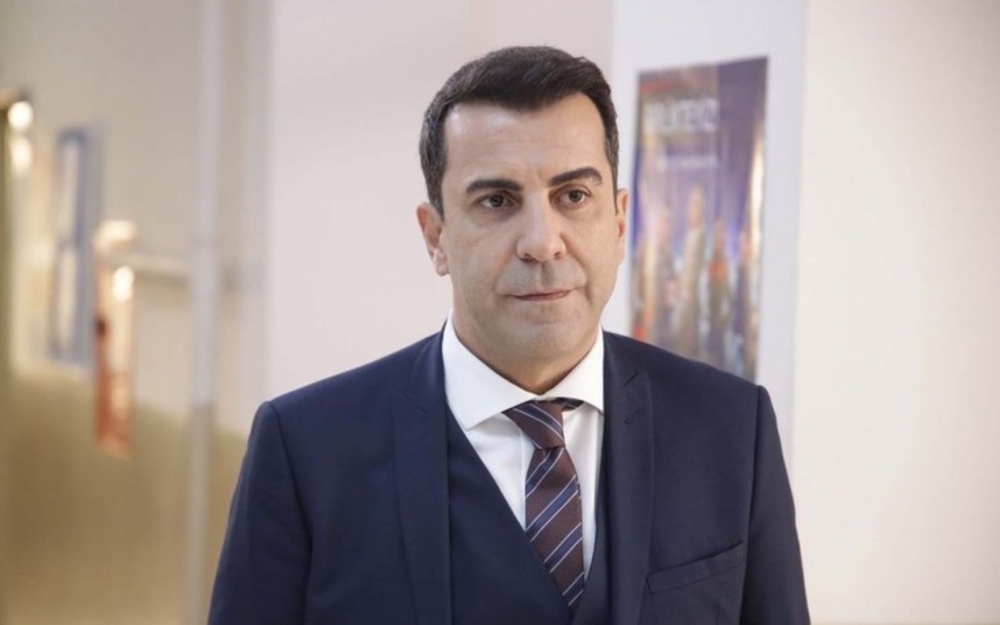 Emre Karayelə ağır itki - Foto
