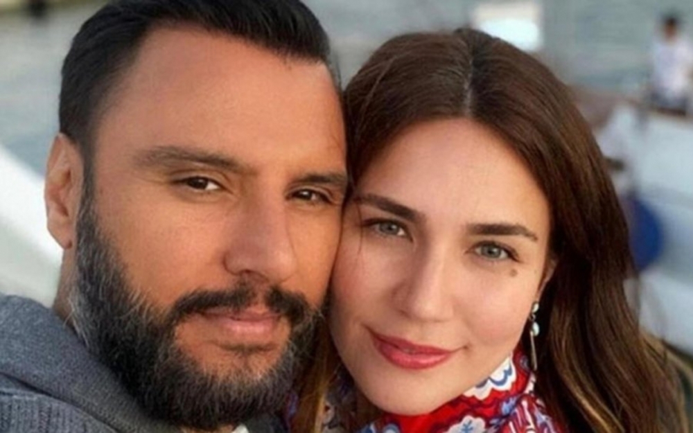 Buse Varol nişan üzüyünü çıxardı - Foto