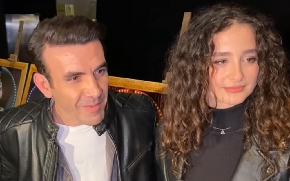 Özündən 14 yaş kiçik sevgilisindən ayrıldı