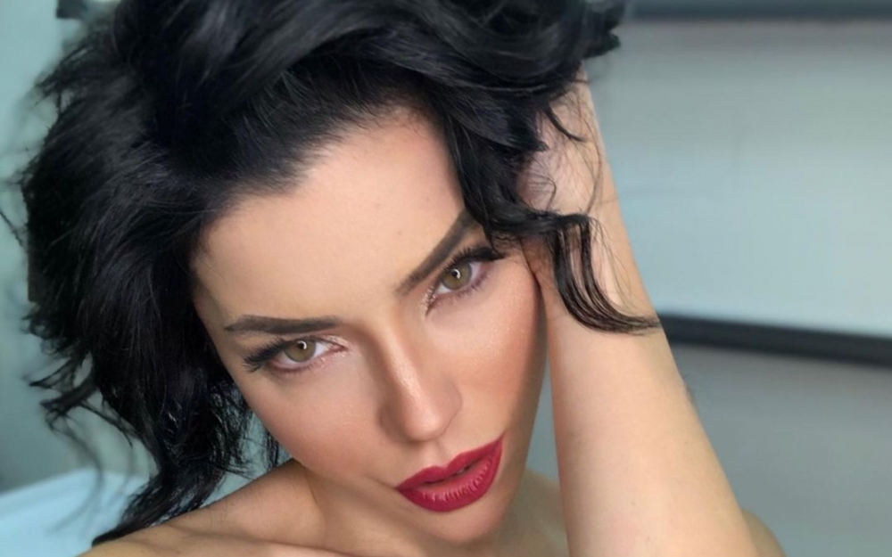 Merve onunla eşq yaşayır - Foto