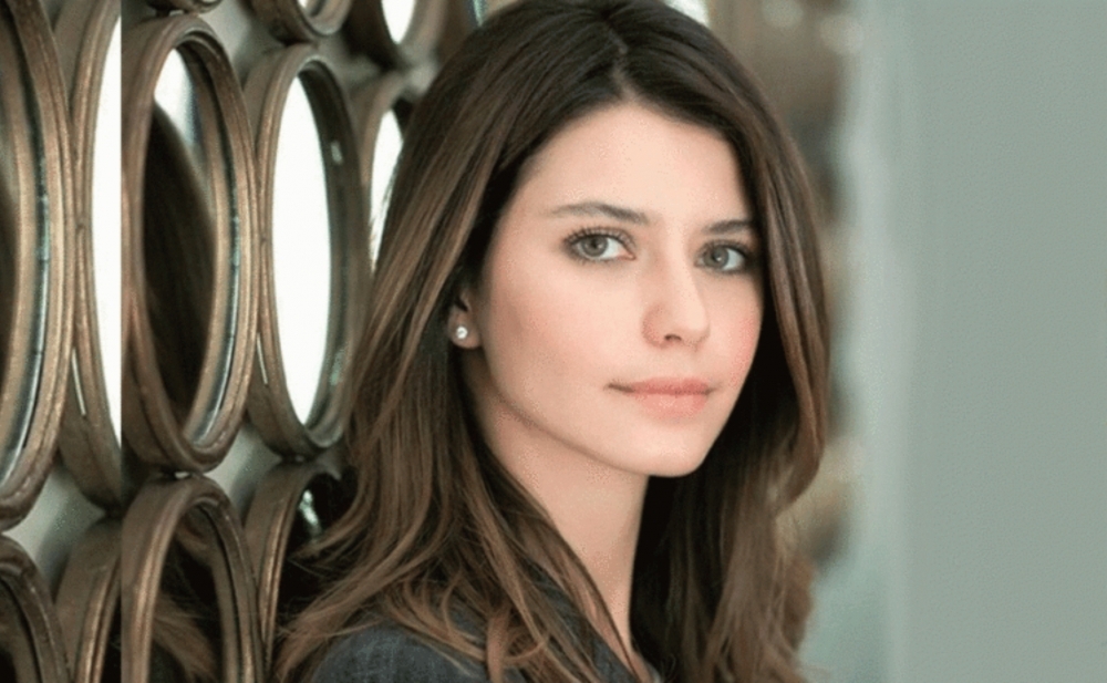 Beren Saat dəyişdi - Fotolar