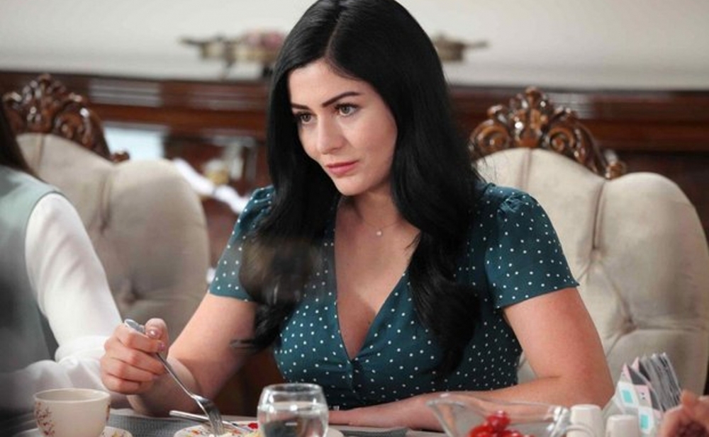"EDHO"nun aktrisası sevgilisi ilə görüntüləndi - Foto