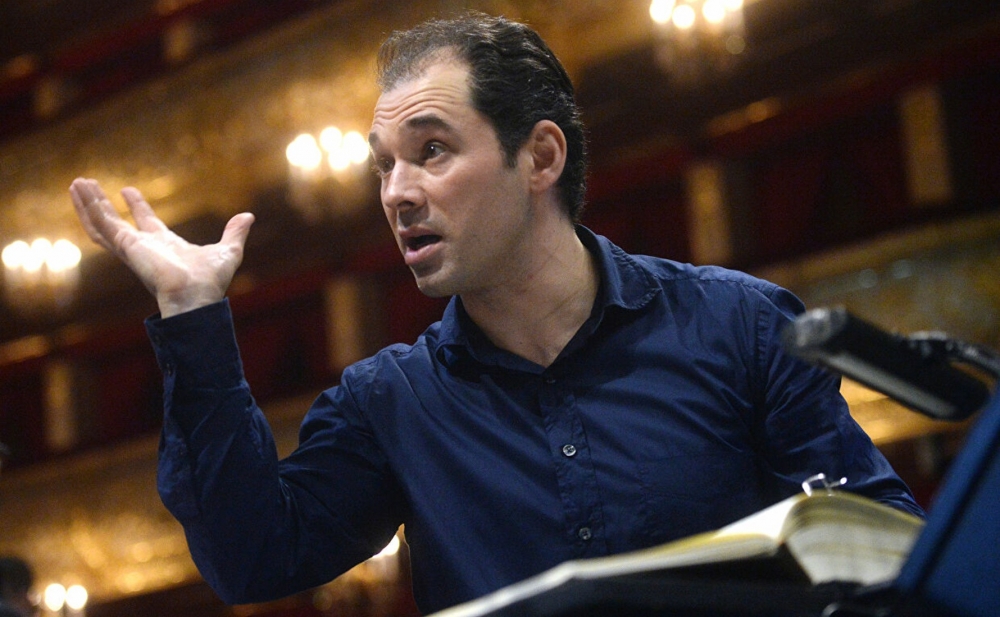 "Bolşoy teatr"ın baş dirijoru istefa verdi - "Seçim etməyə məcbur edirlər"