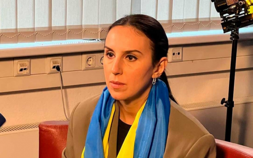 Camala Ukrayna ordusu üçün 125 milyon topladı