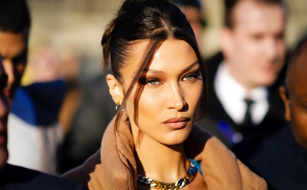 Bella Hadid 14 yaşında estetik etdirdiyini açıqladı