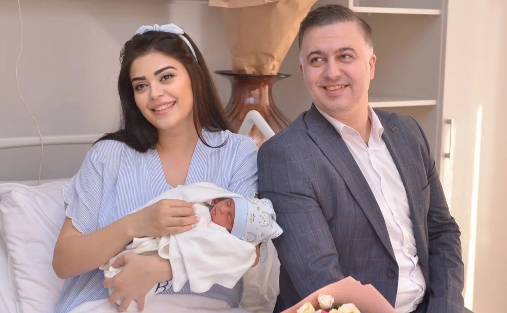 Hüseyn və Aysel cütlüyü yeni doğulan oğullarının fotolarını paylaşdı