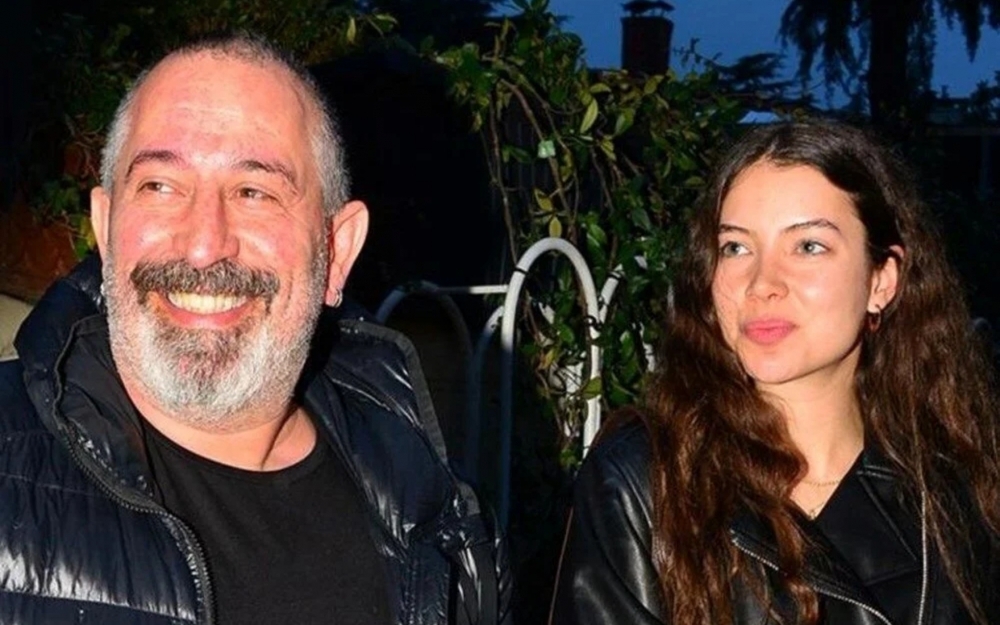 Cem Yılmaz özündən 22 yaş kiçik sevgilisindən ayrıldı