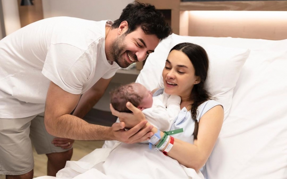 Yeni ana olan Hande Soral övladını göstərdi - Foto
