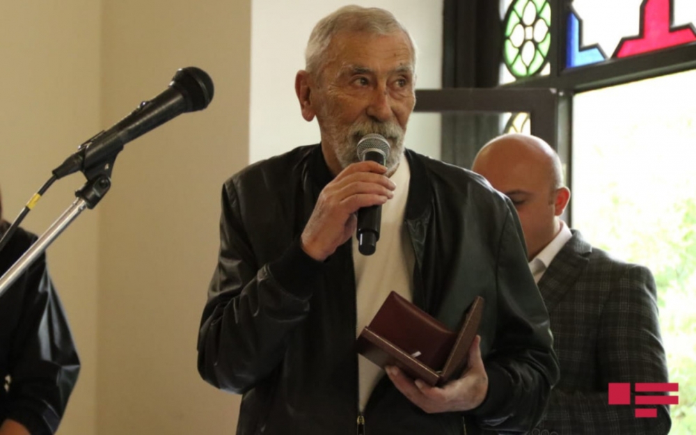 Vaxtanq Kikabidzeyə “Nizami Gəncəvi” döş nişanı verildi - Fotolar