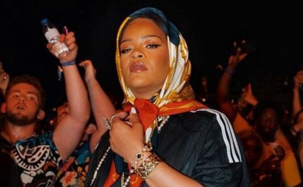 Rihannanın müzakirələrə səbəb olan obrazı - Fotolar