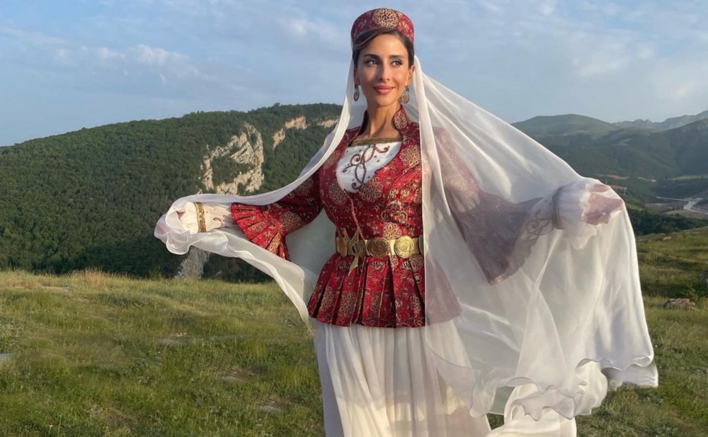 Bu dəfə Cıdır düzündən fotolarını paylaşdı