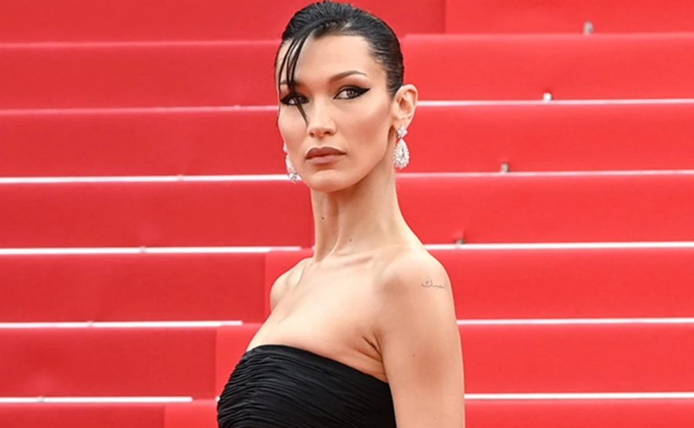 Bella küçədə bu formada gəzdi - Foto