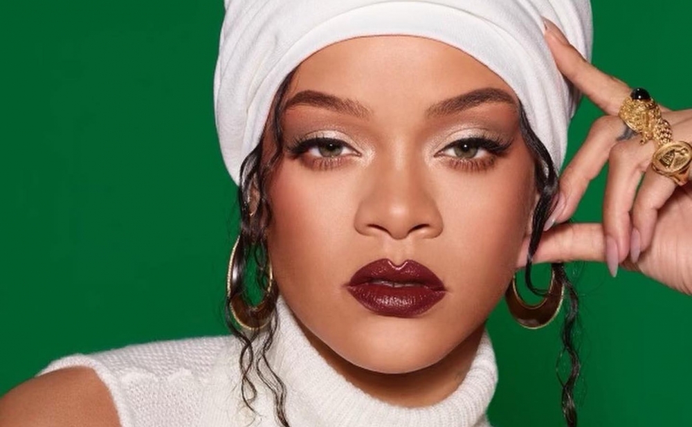 Rihannadan restoranda ona görə qalmalı olan işçilərə jest