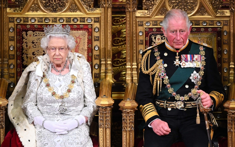 Çarlz Britaniyanın kralı oldu
