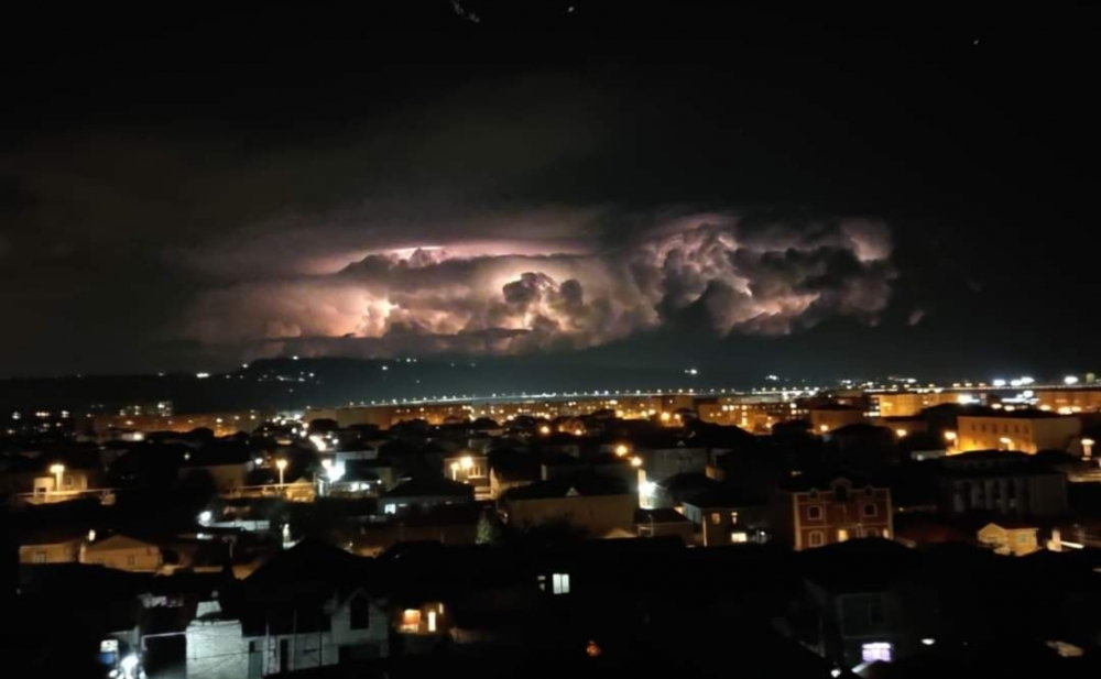 Hamı Bakı səmasındakı bu görüntünü paylaşır - Fotolar