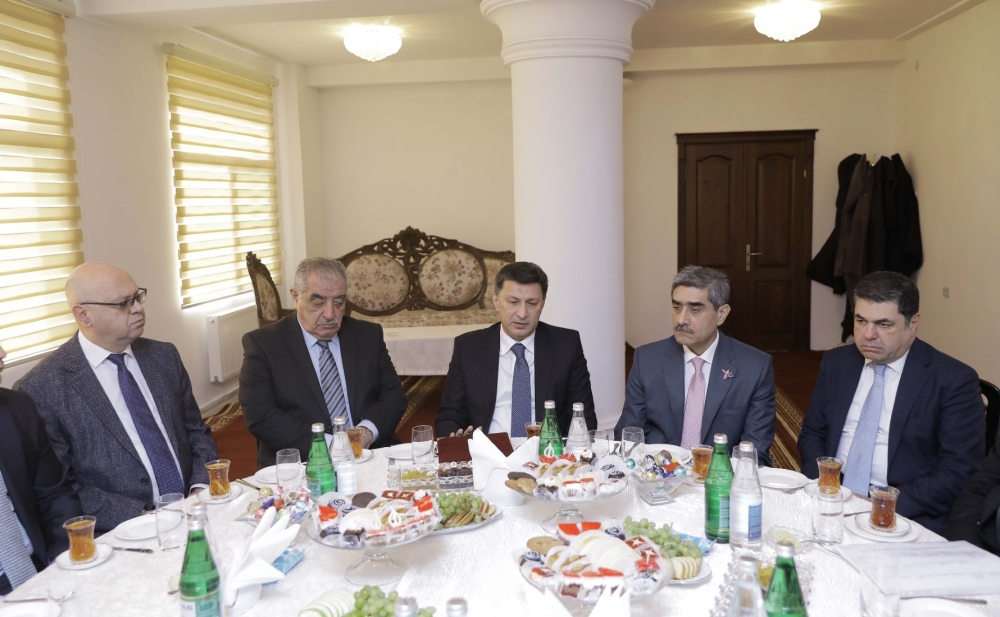 Rektor şəhid ailəsinin üzvü olan ATU əməkdaşları ilə görüşüb - Fotolar