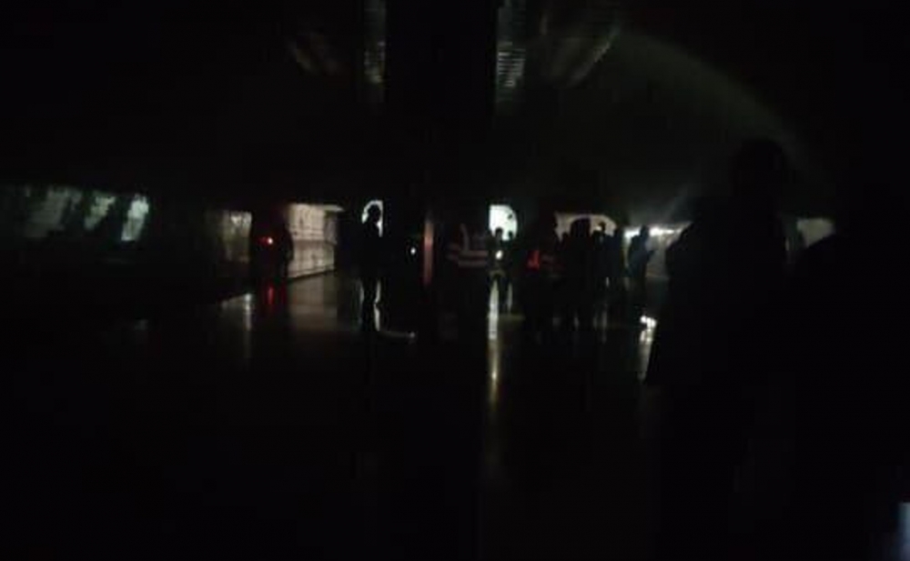Bakı metrosunun bu stansiyasında işıqlar söndü