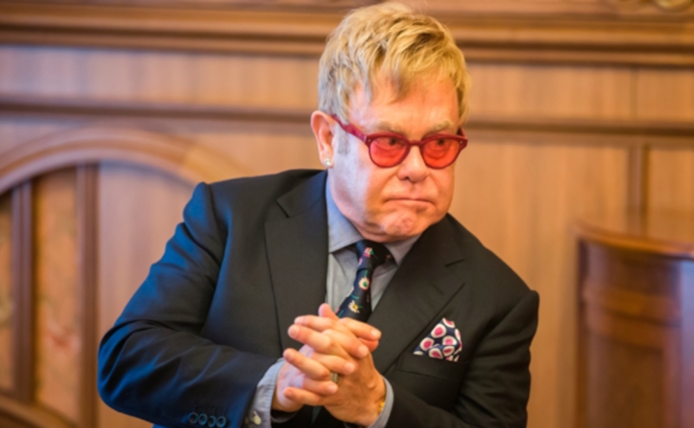 Elton Con tvitterdən getdi