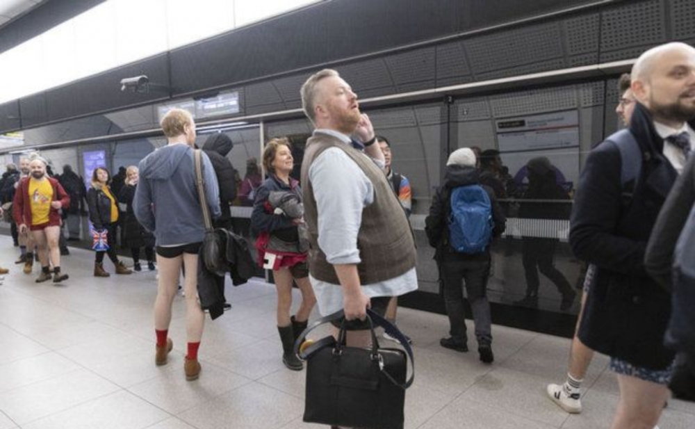 Metroda şalvarsız bir gün - Fotolar