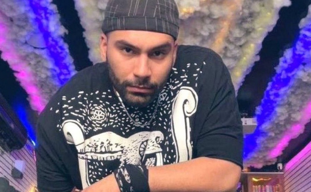 Edam olunan ifaçıya baş daşı qoymasına icazə verilmir