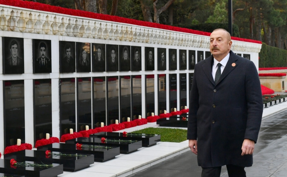 Prezident Şəhidlər xiyabanını ziyarət etdi - Fotolar