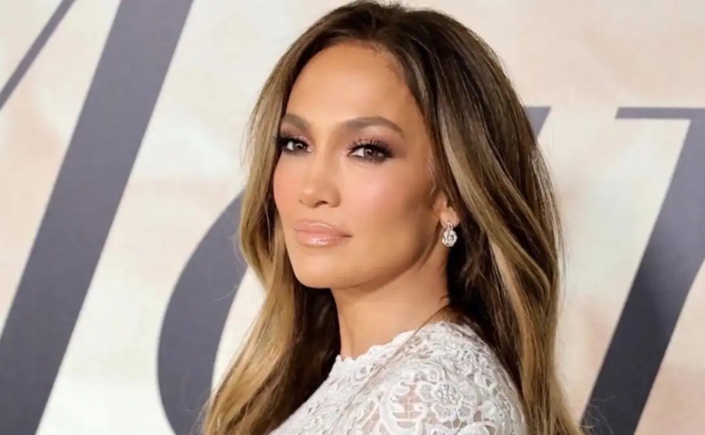 Cennifer Lopez zərərçəkənlər üçün yardım istədi