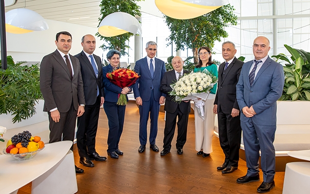 Ömər Eldarova “Əmək” ordeni təqdim edildi - Foto