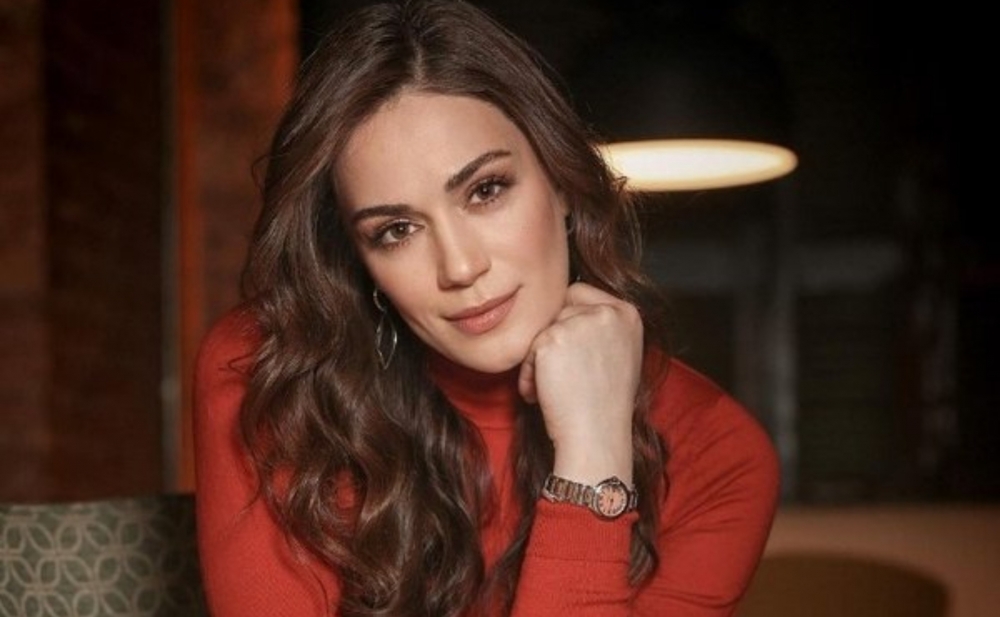 Özge Boraka ağır itki - Foto