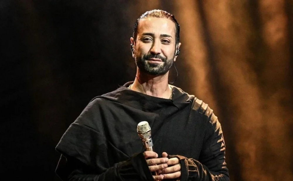 Pərəstişkarını məhkəməyə verdi