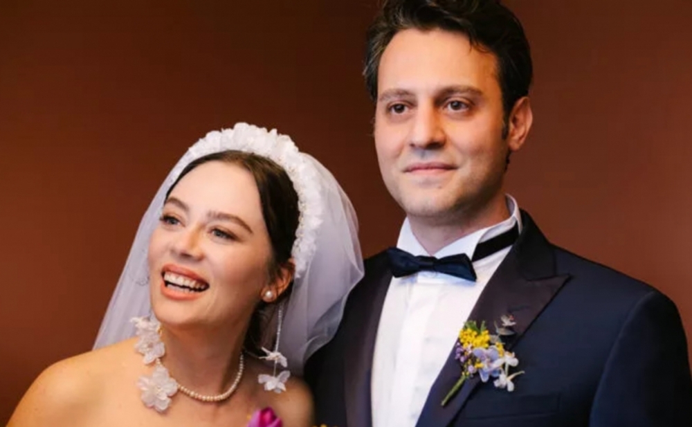 Demet ilk dəfə qızının üzünü göstərdi - Foto