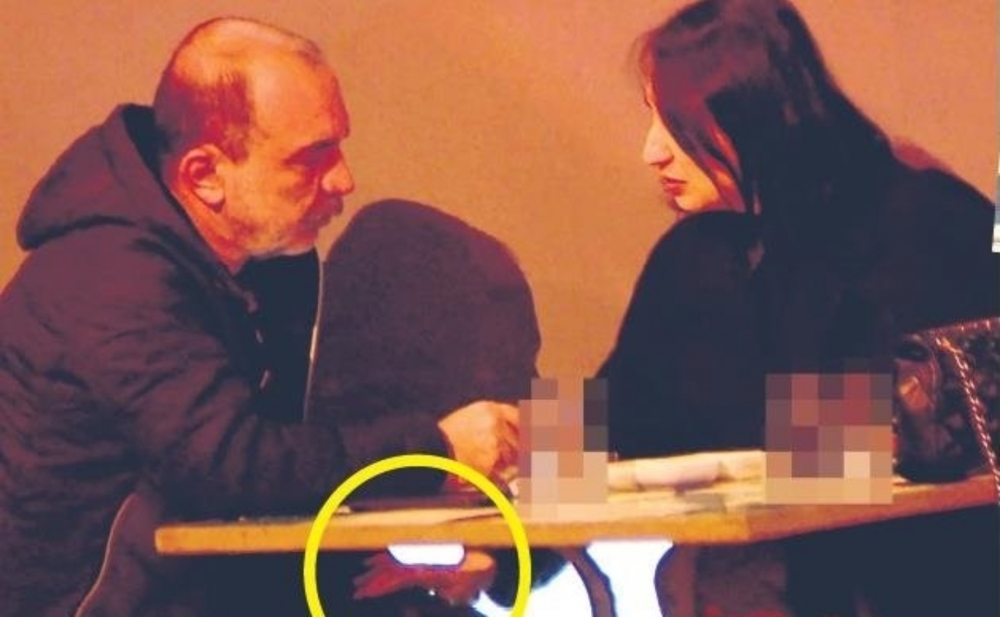 Fotolarının yayımlanmaması üçün paparatsilərə pul təklif etdi