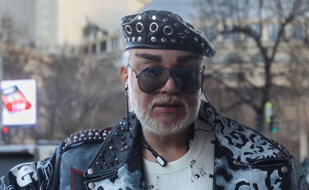 Kirkorov tanınmaz halda - Video