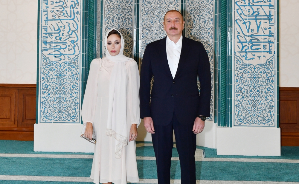 Prezidentlə xanımı “Cümə” məscidinin açılışında - Fotolar