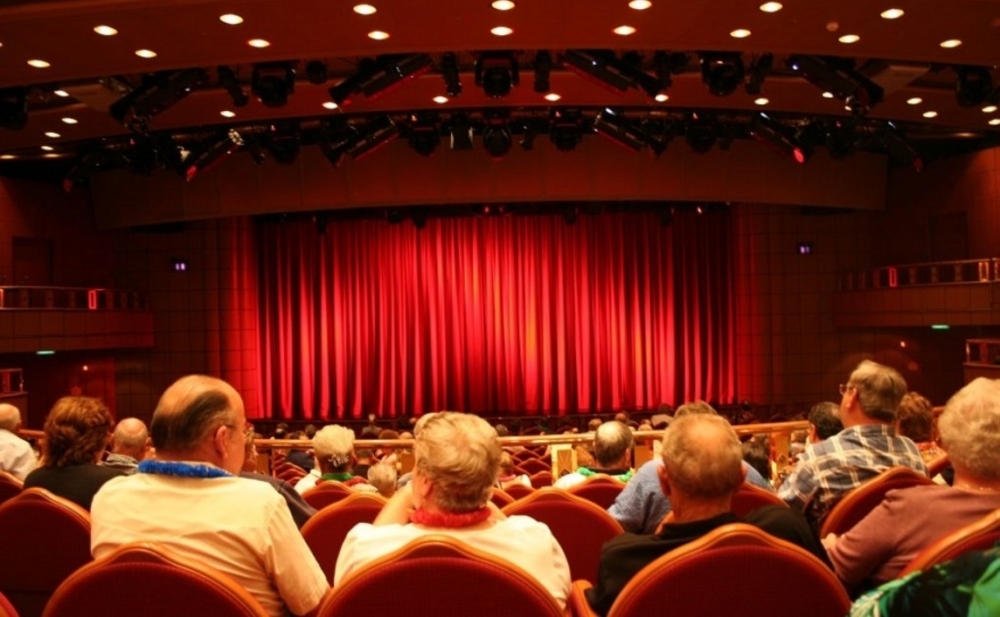 “Yuğ” Teatrı may repertuarını açıqladı