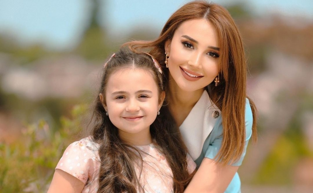 Bu dəfə qızı ilə fotosessiya etdirdi