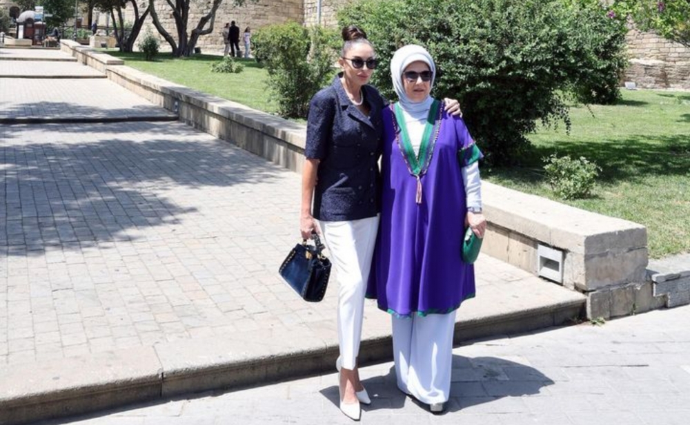 Mehriban Əliyeva və Əminə Ərdoğan İçərişəhərdə - Fotolar