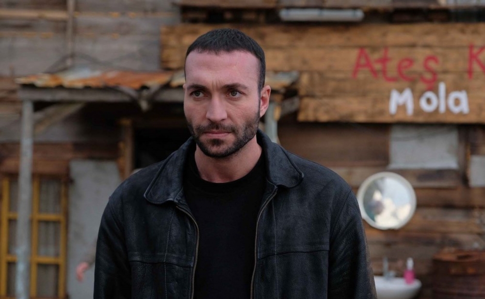 "Ateş kuşları"nın aktyoru qəzaya düşdü - Fotolar