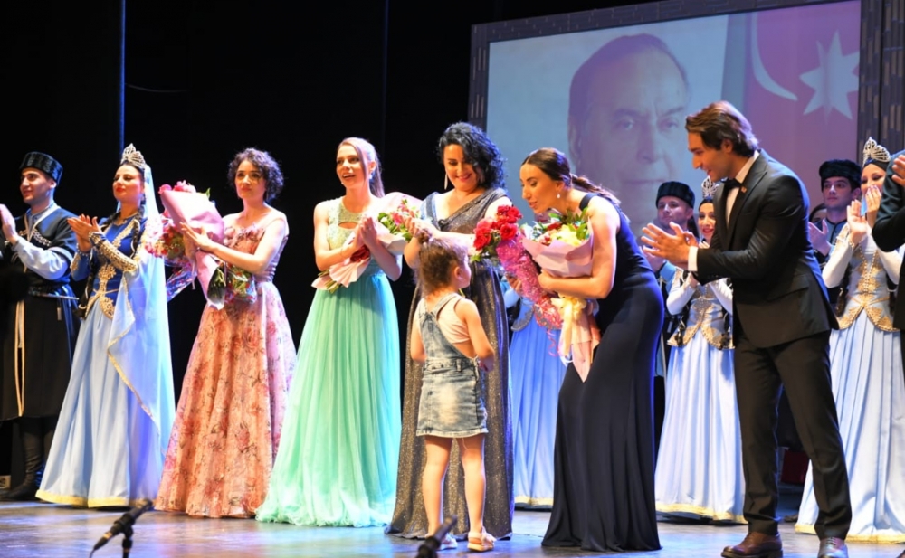 Musiqili Teatrın kollektivi Şəkidə - Fotolar