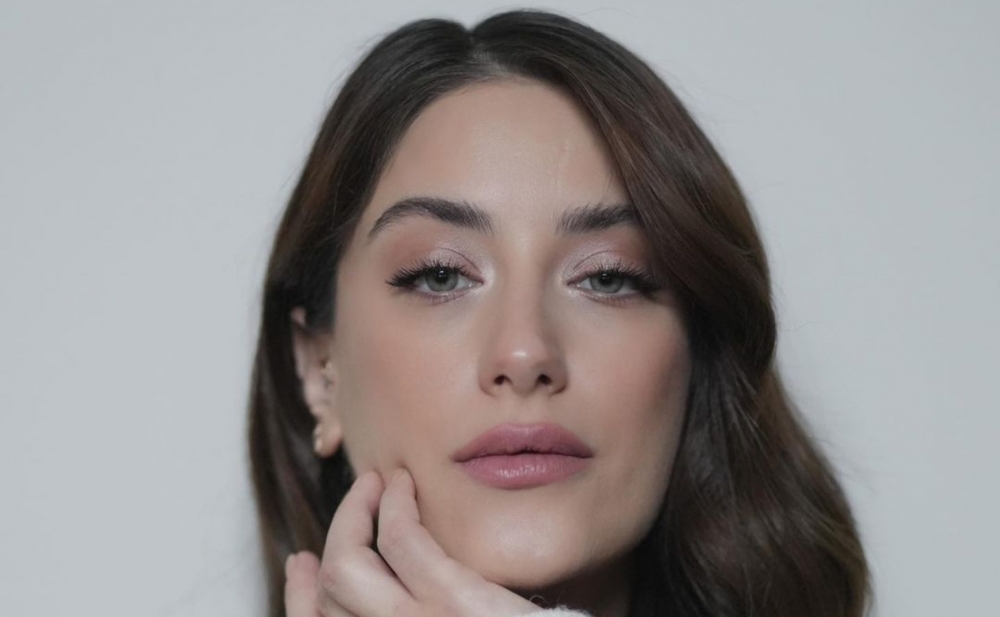 Hazal Kayadan "Atatürkün" "Disney+"da yayımlanmamasına reaksiya