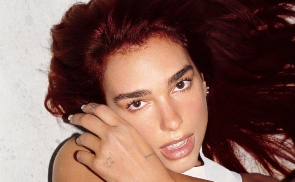 Dua Lipa keçmişini "sildi"
