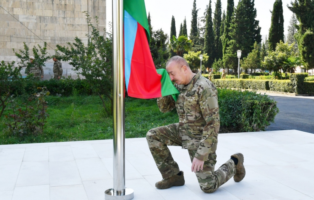 İlham Əliyev Ağdərədə də bayrağımızı qaldırdı - Fotolar